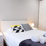 Bright & Central Apartment By Lovelystay